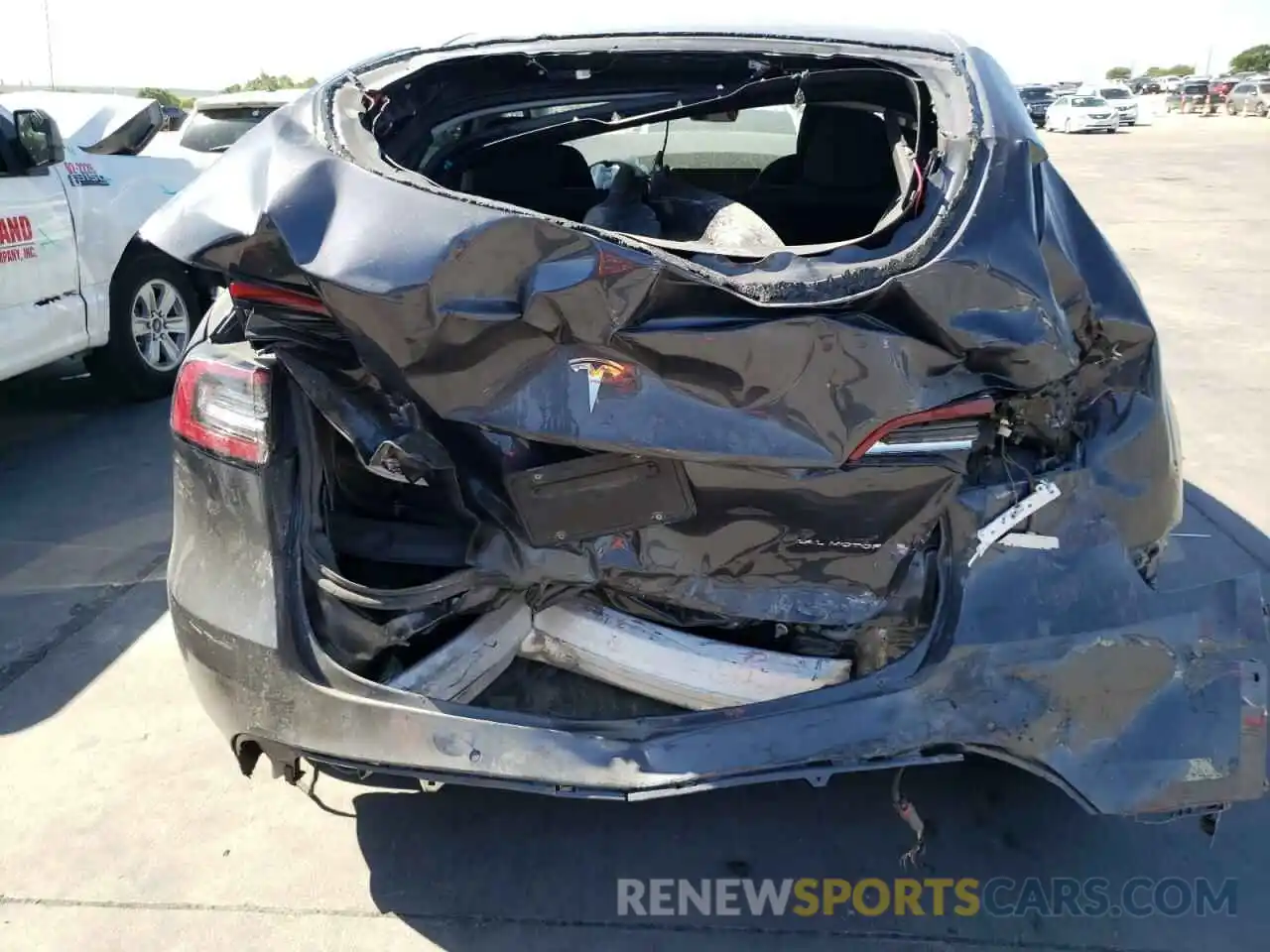 10 Photograph of a damaged car 5YJYGDEE2LF008438 TESLA MODEL Y 2020