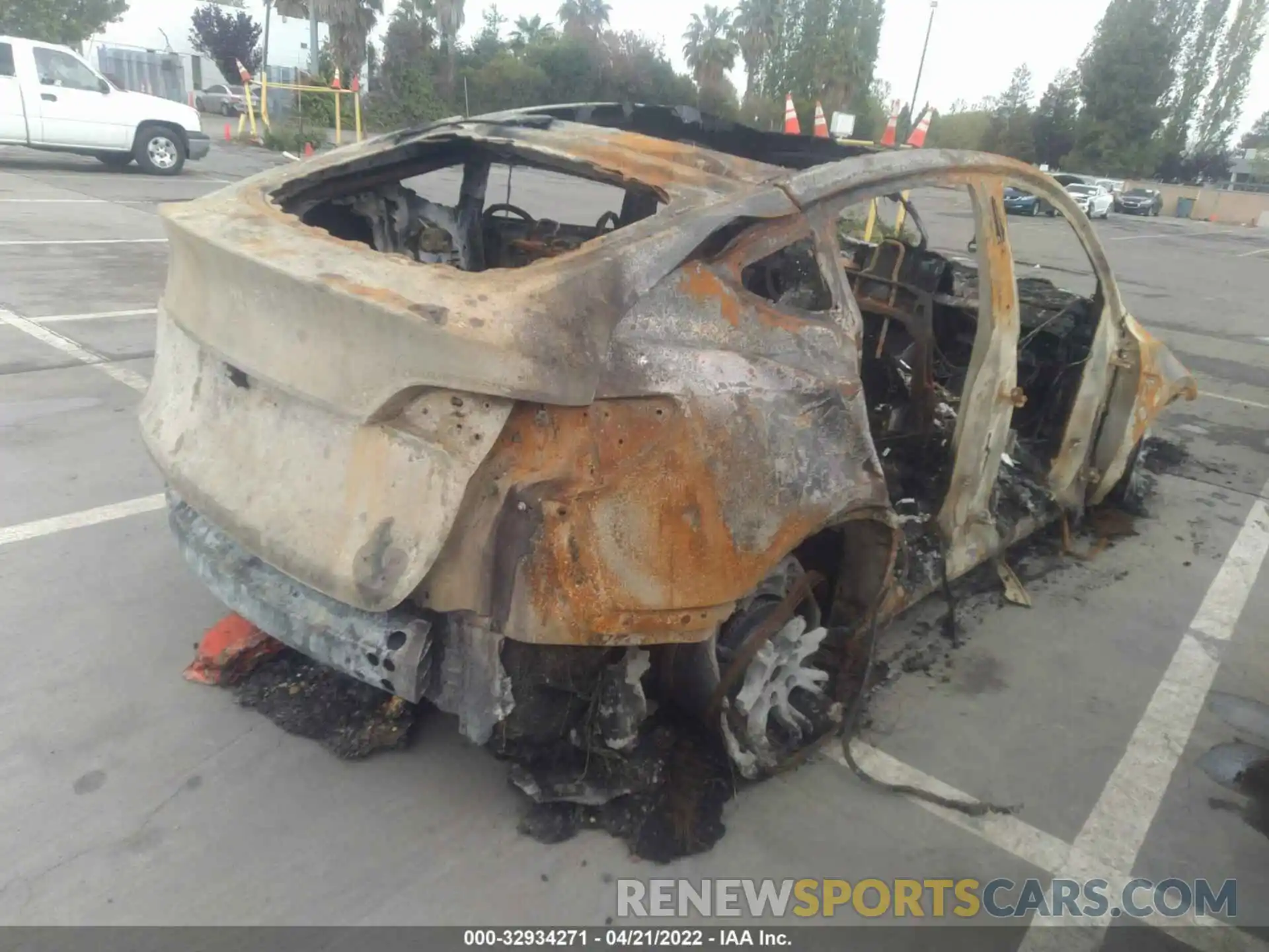 4 Photograph of a damaged car 5YJYGDEE2LF015423 TESLA MODEL Y 2020