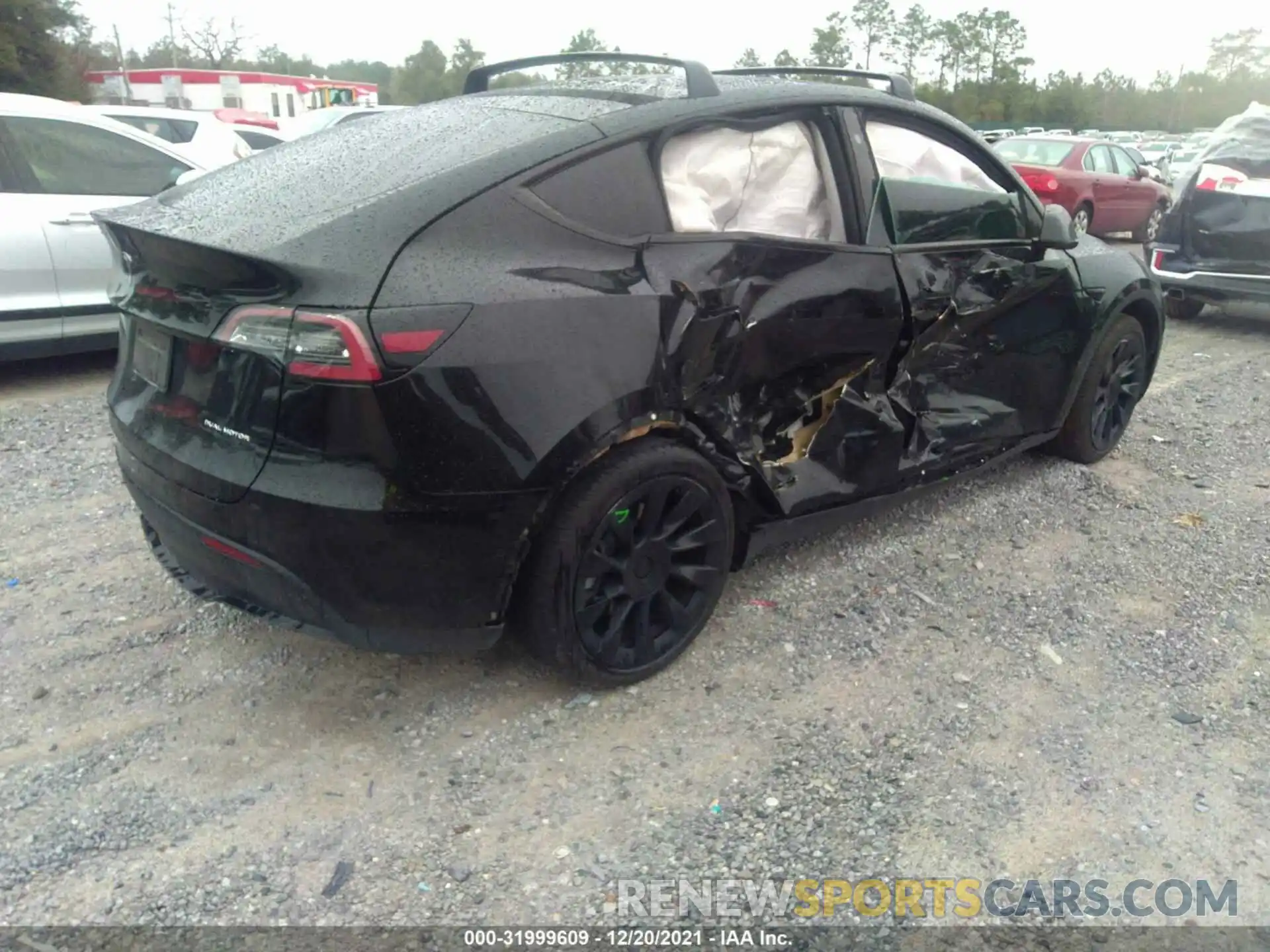 4 Photograph of a damaged car 5YJYGDEE2LF019021 TESLA MODEL Y 2020