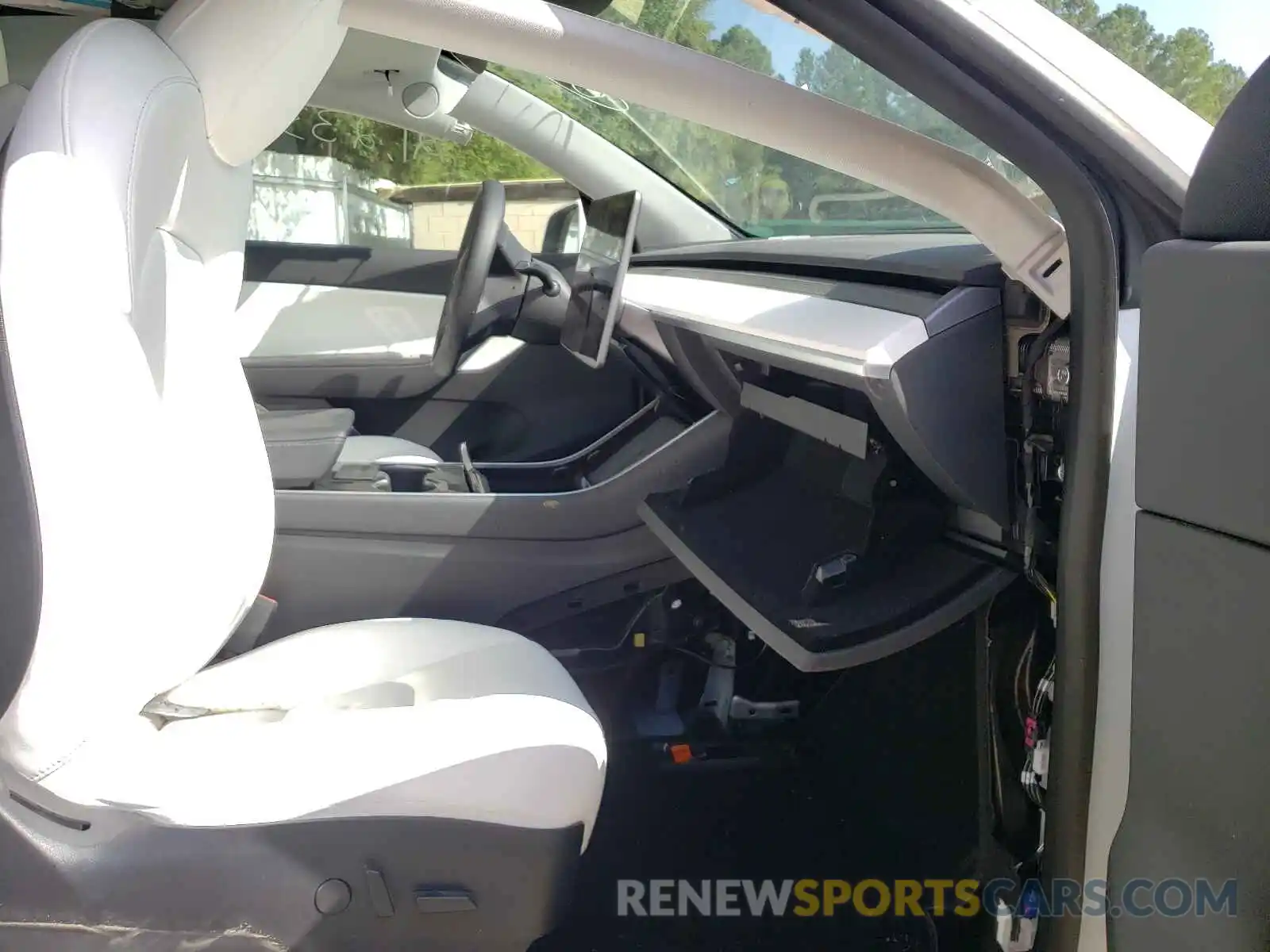 5 Photograph of a damaged car 5YJYGDEE2LF021190 TESLA MODEL Y 2020