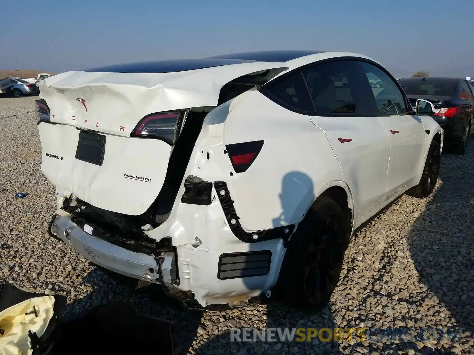 4 Photograph of a damaged car 5YJYGDEE2LF025756 TESLA MODEL Y 2020