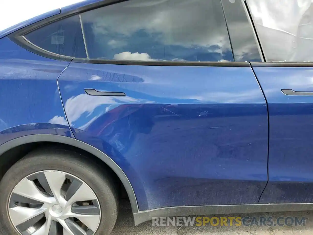 6 Photograph of a damaged car 5YJYGDEE2LF030682 TESLA MODEL Y 2020