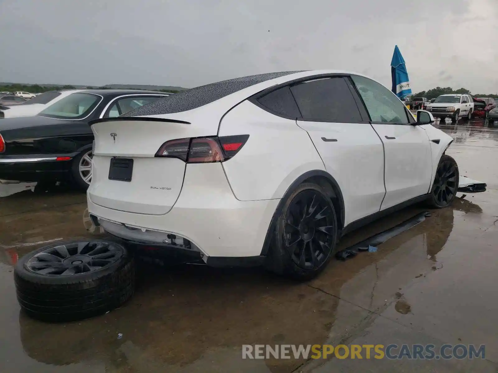 4 Photograph of a damaged car 5YJYGDEE2LF032853 TESLA MODEL Y 2020