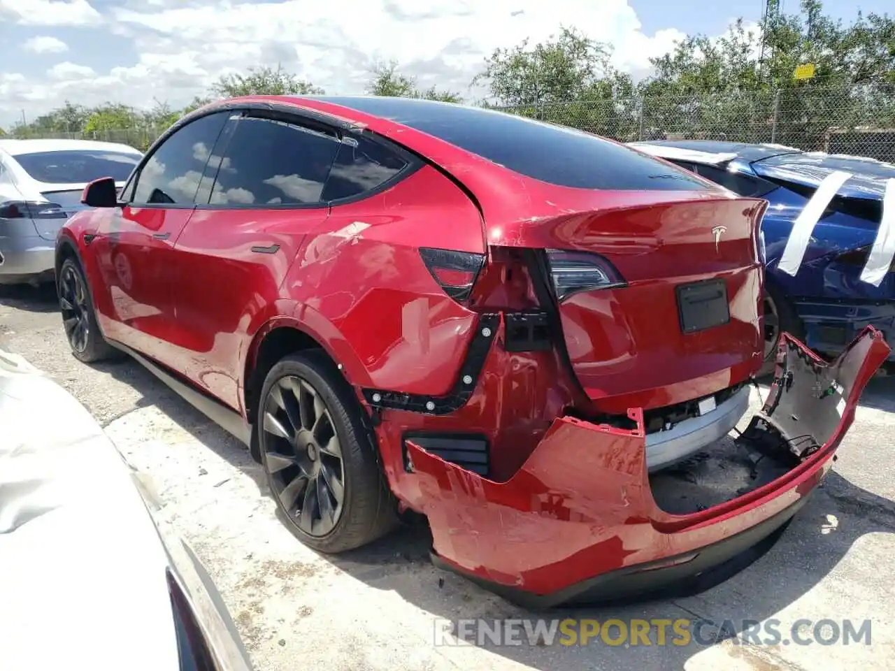 3 Photograph of a damaged car 5YJYGDEE2LF033372 TESLA MODEL Y 2020