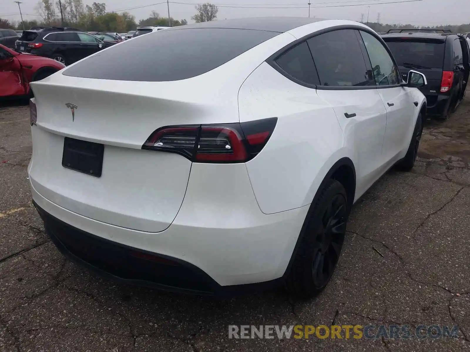 4 Photograph of a damaged car 5YJYGDEE2LF034294 TESLA MODEL Y 2020