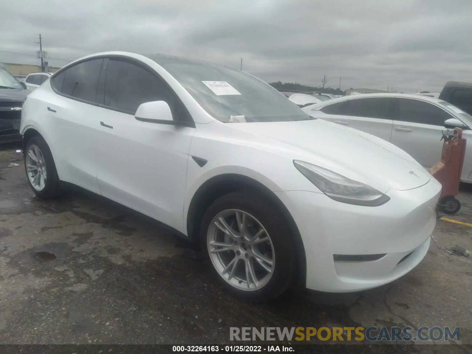 1 Photograph of a damaged car 5YJYGDEE2LF036353 TESLA MODEL Y 2020