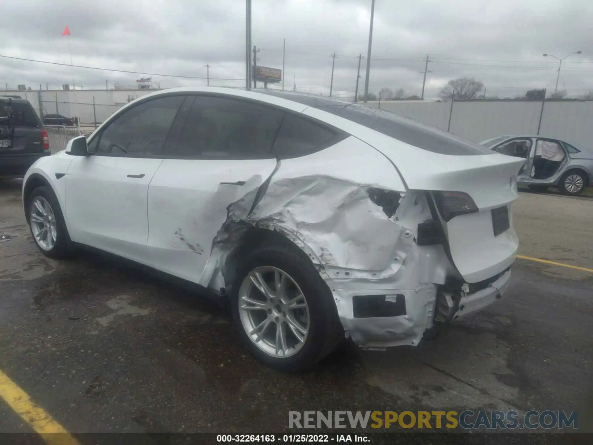 3 Photograph of a damaged car 5YJYGDEE2LF036353 TESLA MODEL Y 2020