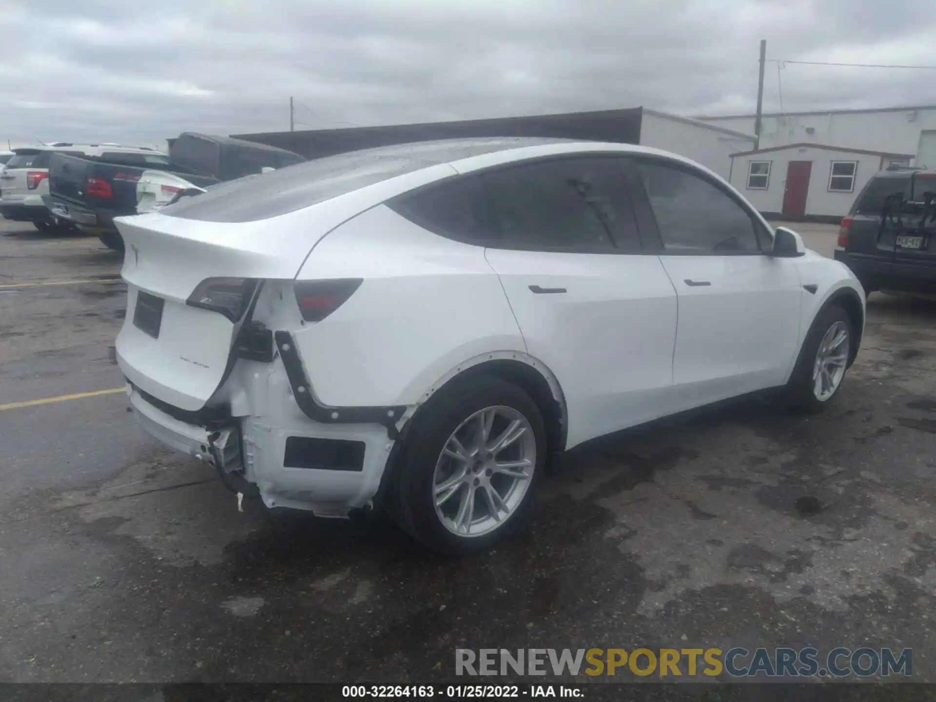 4 Photograph of a damaged car 5YJYGDEE2LF036353 TESLA MODEL Y 2020