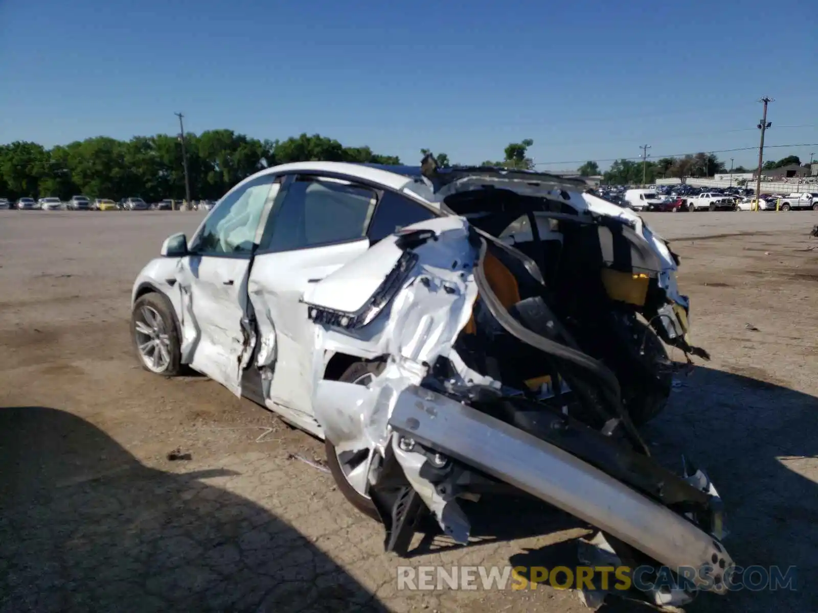 3 Photograph of a damaged car 5YJYGDEE2LF040824 TESLA MODEL Y 2020