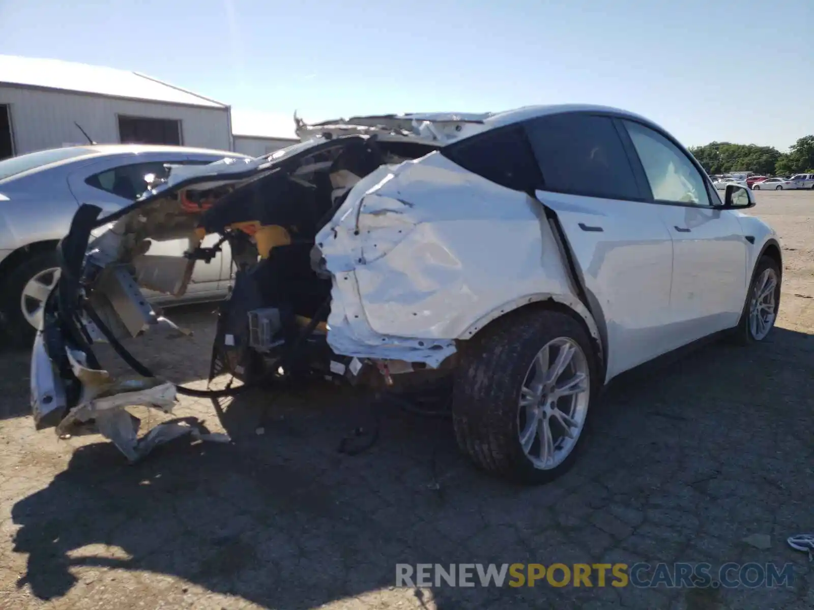 4 Photograph of a damaged car 5YJYGDEE2LF040824 TESLA MODEL Y 2020