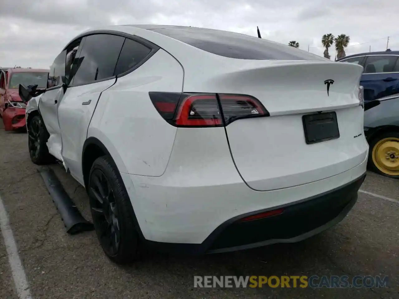 3 Photograph of a damaged car 5YJYGDEE2LF049300 TESLA MODEL Y 2020