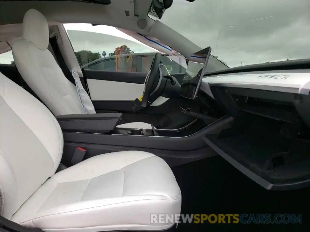 5 Photograph of a damaged car 5YJYGDEE2LF049300 TESLA MODEL Y 2020