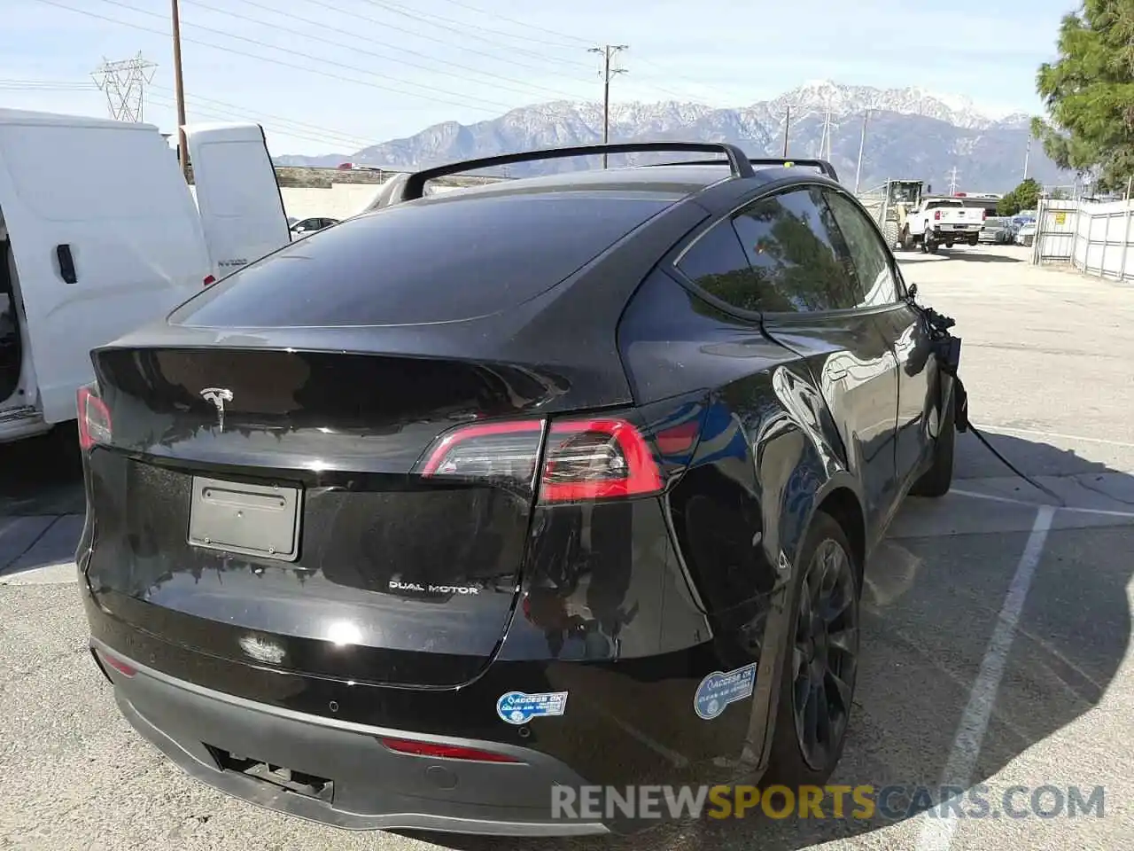 4 Photograph of a damaged car 5YJYGDEE2LF051306 TESLA MODEL Y 2020