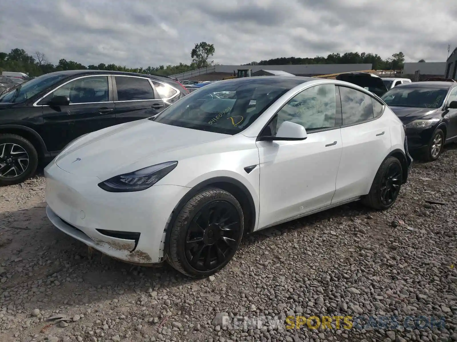 2 Photograph of a damaged car 5YJYGDEE2LF053119 TESLA MODEL Y 2020