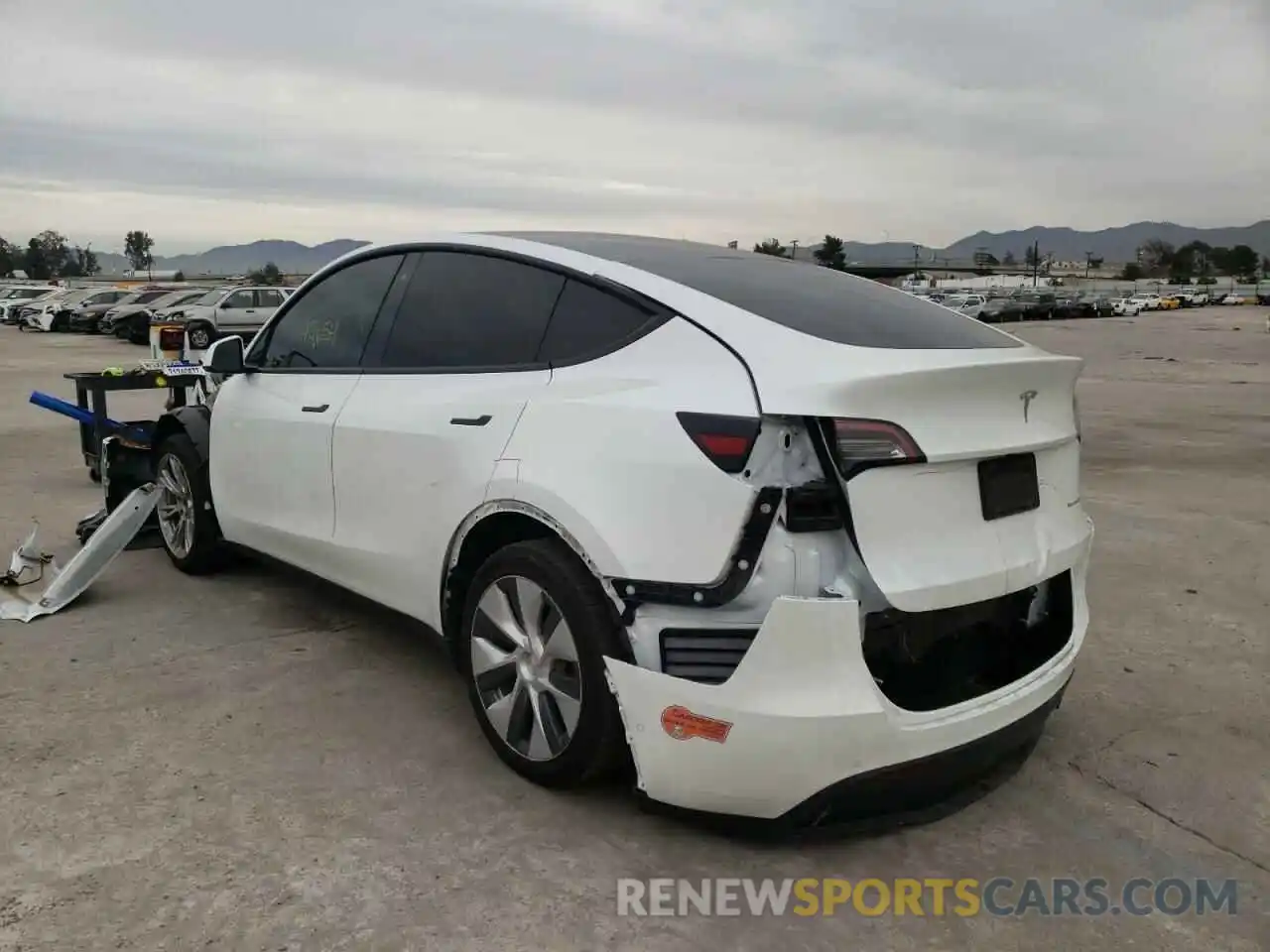 3 Photograph of a damaged car 5YJYGDEE2LF055629 TESLA MODEL Y 2020