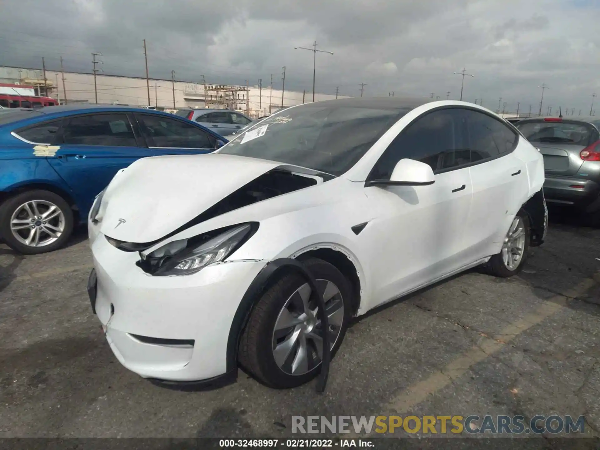 2 Фотография поврежденного автомобиля 5YJYGDEE3LF010327 TESLA MODEL Y 2020