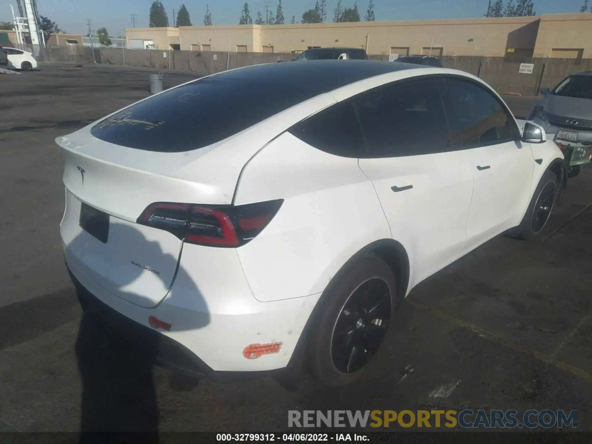 4 Photograph of a damaged car 5YJYGDEE3LF010571 TESLA MODEL Y 2020