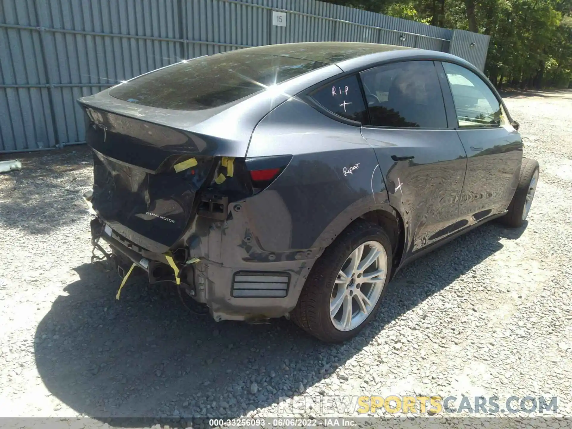 4 Photograph of a damaged car 5YJYGDEE3LF011722 TESLA MODEL Y 2020