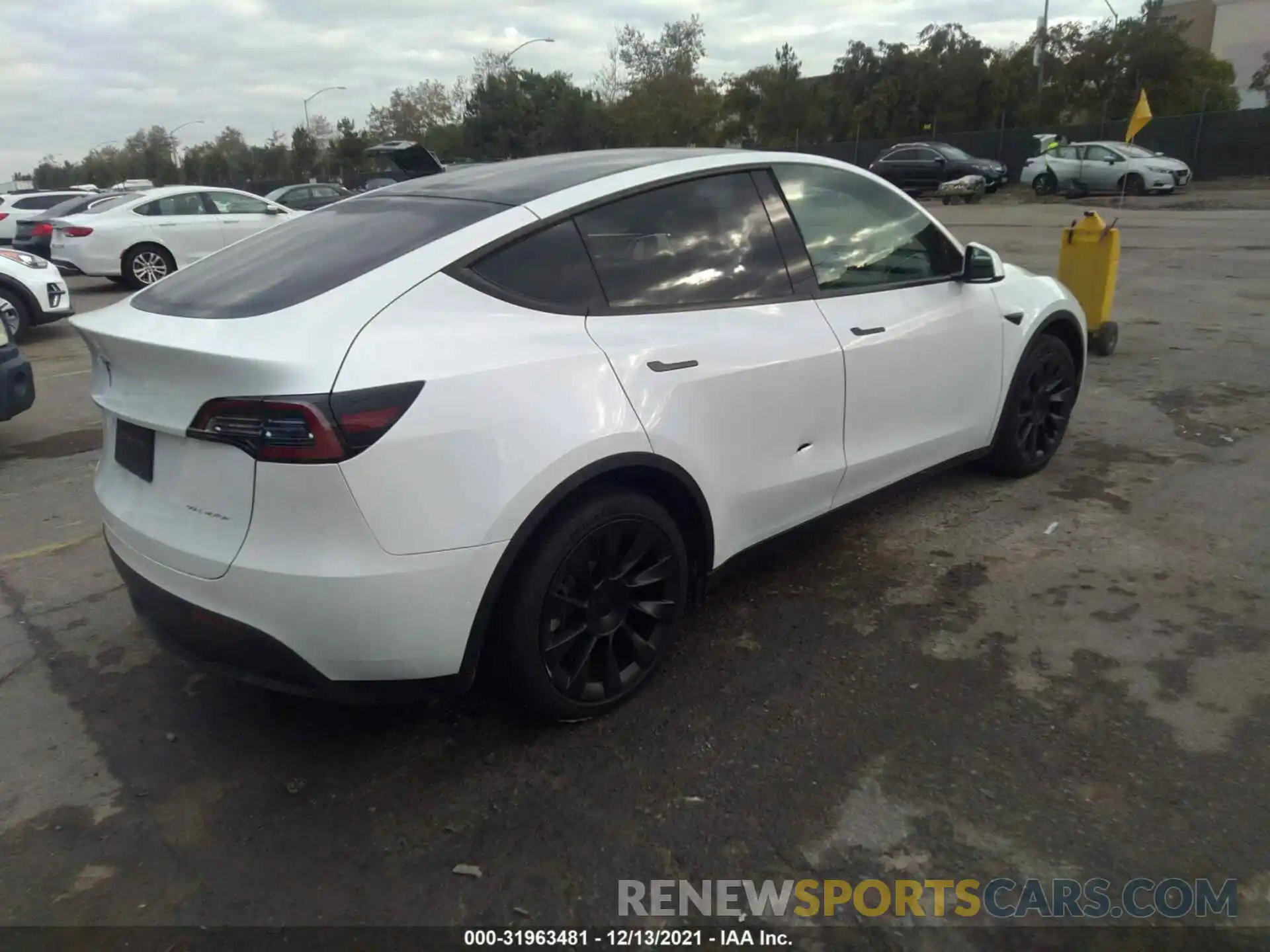 4 Фотография поврежденного автомобиля 5YJYGDEE3LF022378 TESLA MODEL Y 2020