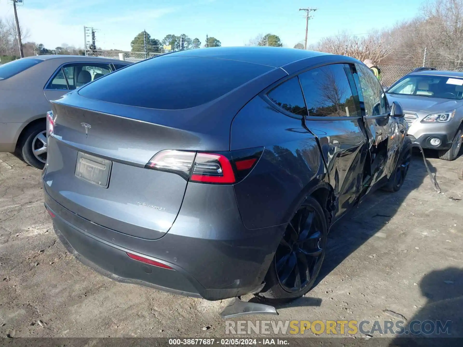 4 Photograph of a damaged car 5YJYGDEE3LF027094 TESLA MODEL Y 2020