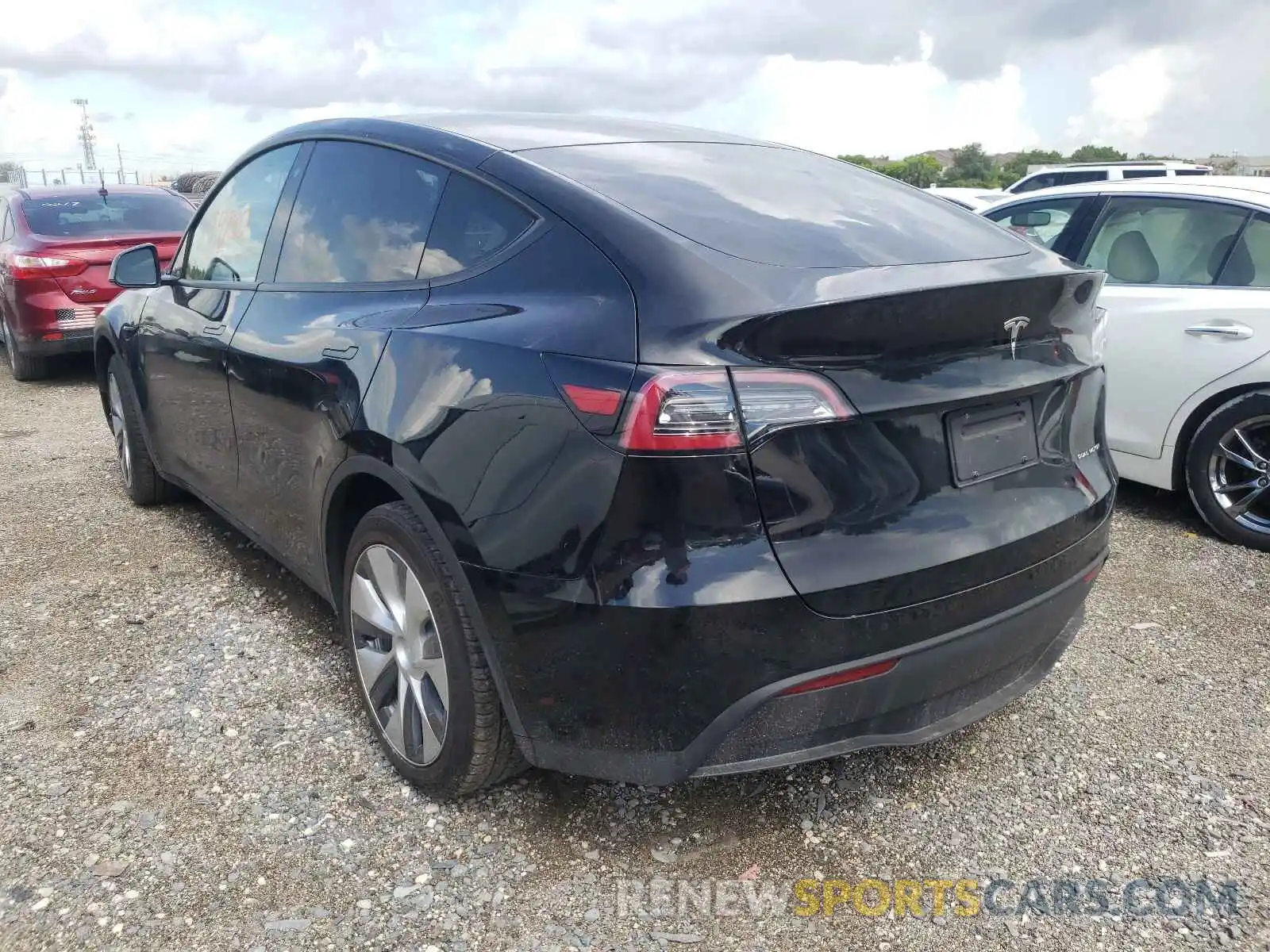 3 Photograph of a damaged car 5YJYGDEE3LF027452 TESLA MODEL Y 2020