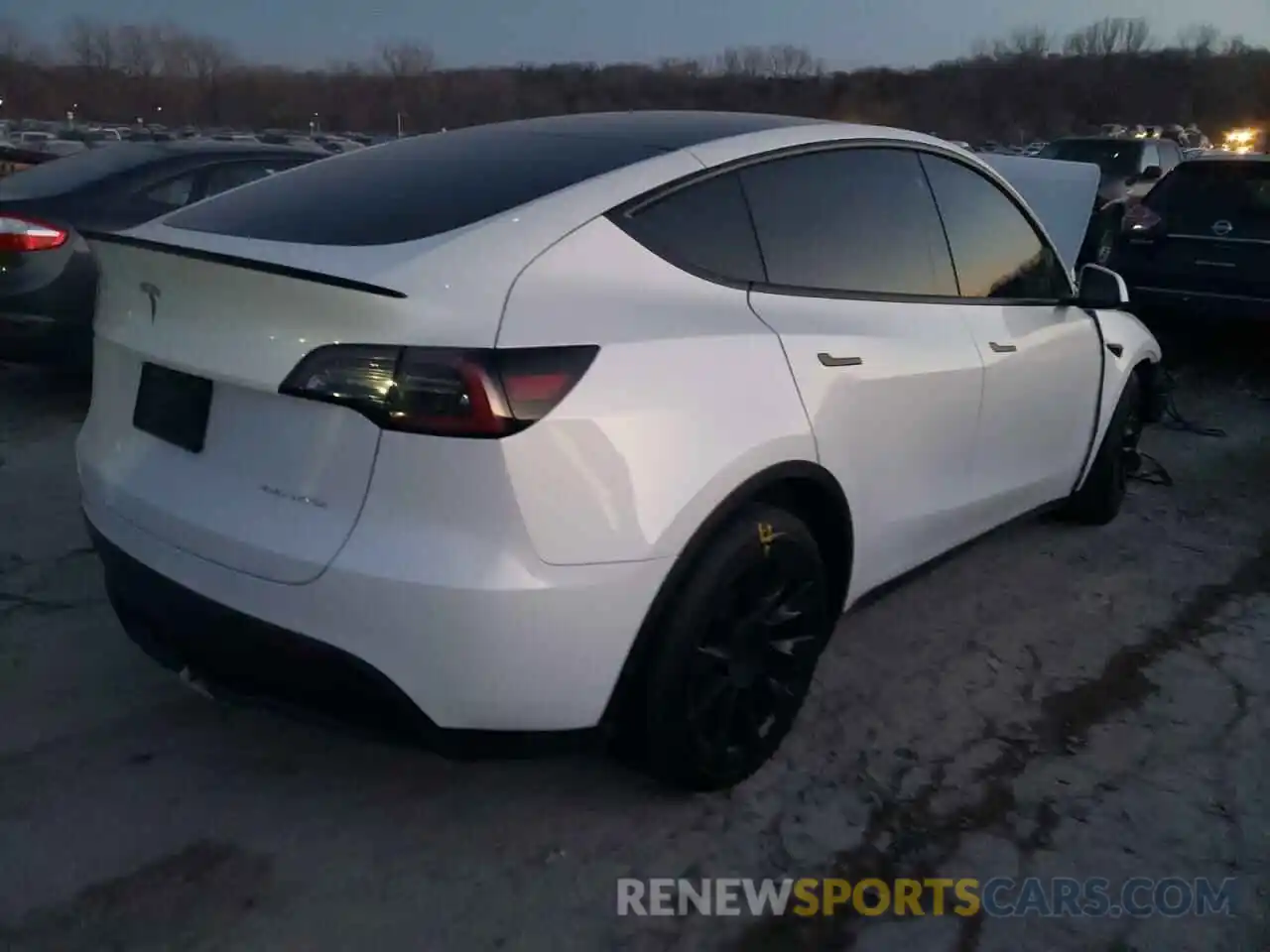 4 Фотография поврежденного автомобиля 5YJYGDEE3LF030948 TESLA MODEL Y 2020