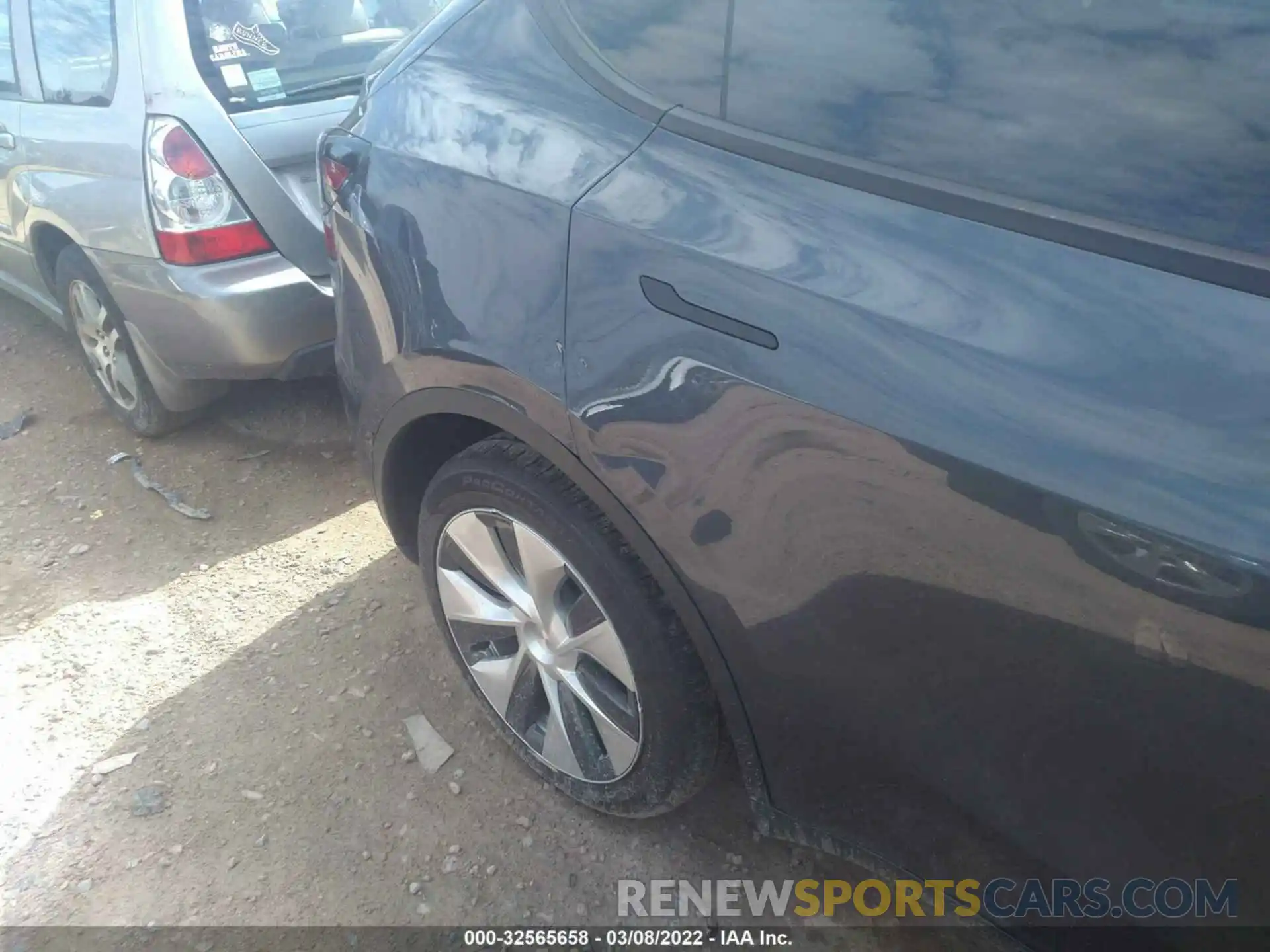 6 Photograph of a damaged car 5YJYGDEE3LF031629 TESLA MODEL Y 2020