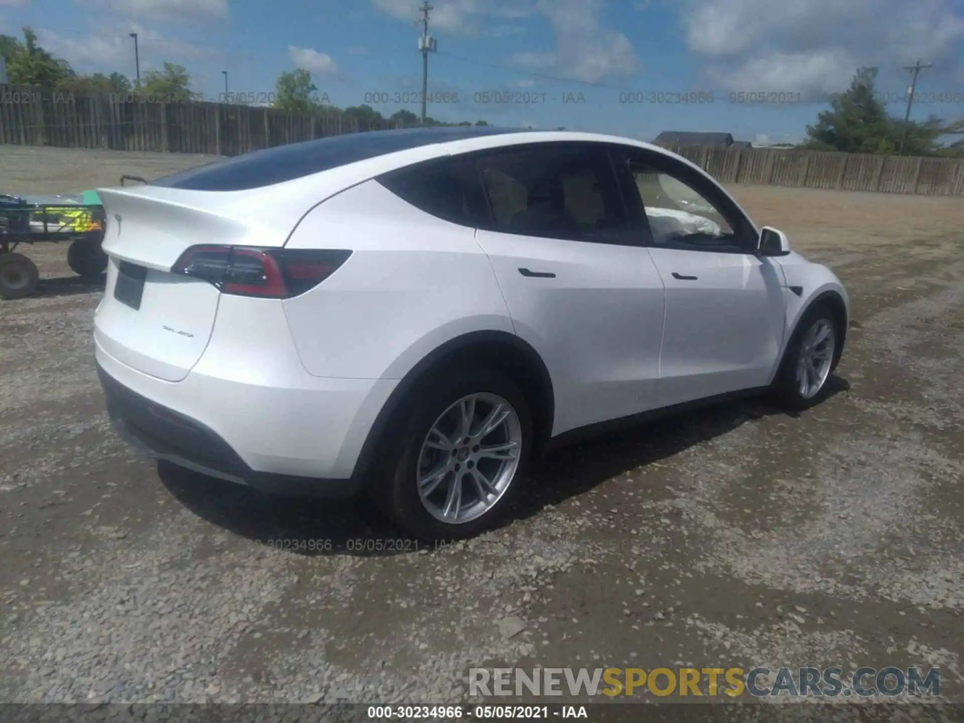 4 Photograph of a damaged car 5YJYGDEE3LF032201 TESLA MODEL Y 2020