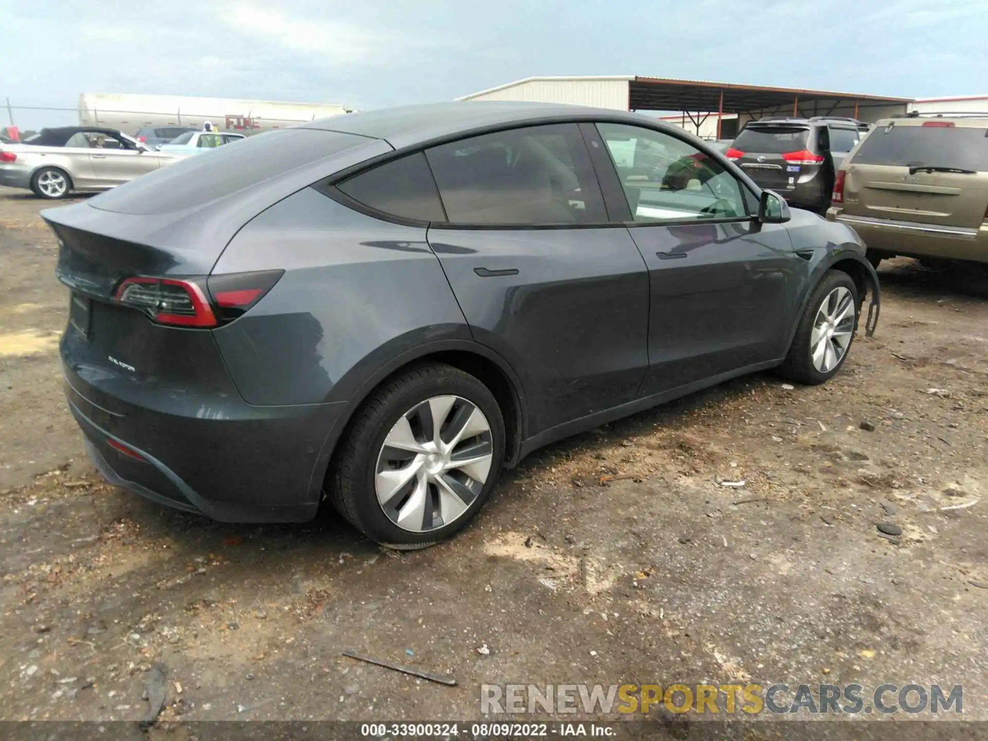 4 Photograph of a damaged car 5YJYGDEE3LF032425 TESLA MODEL Y 2020