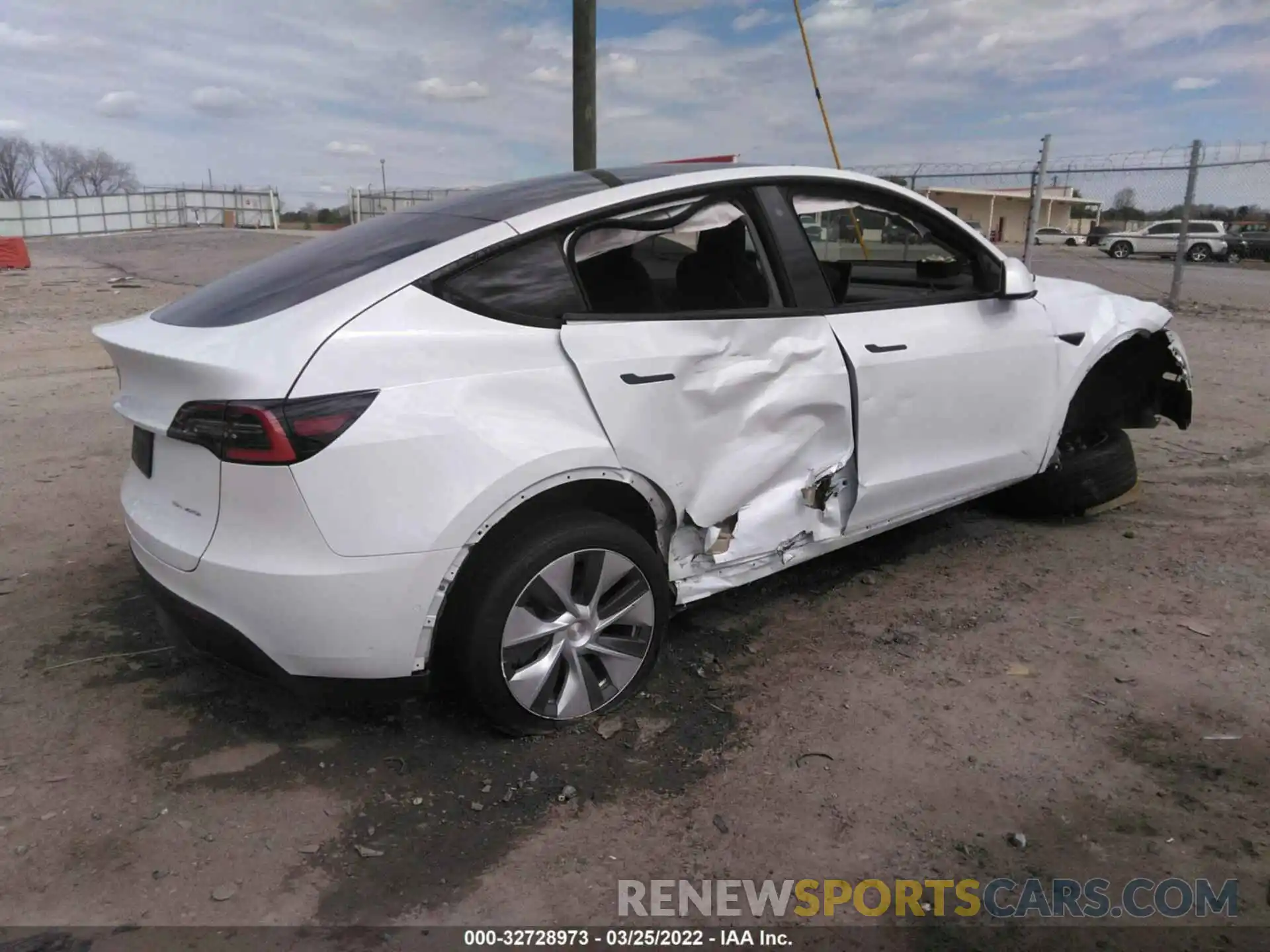 4 Photograph of a damaged car 5YJYGDEE3LF043666 TESLA MODEL Y 2020