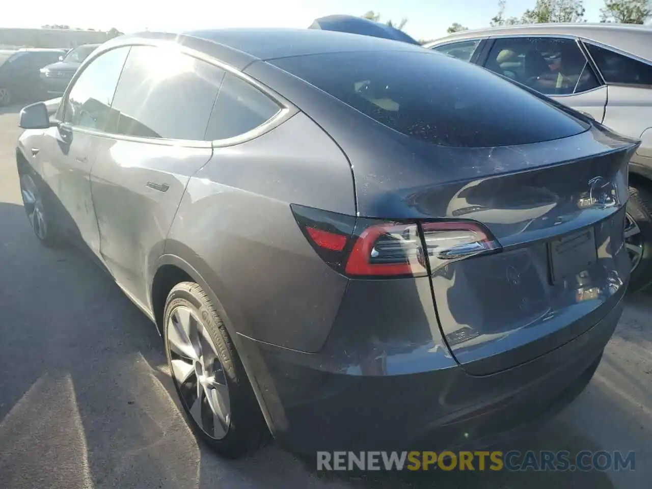 3 Photograph of a damaged car 5YJYGDEE3LF047555 TESLA MODEL Y 2020