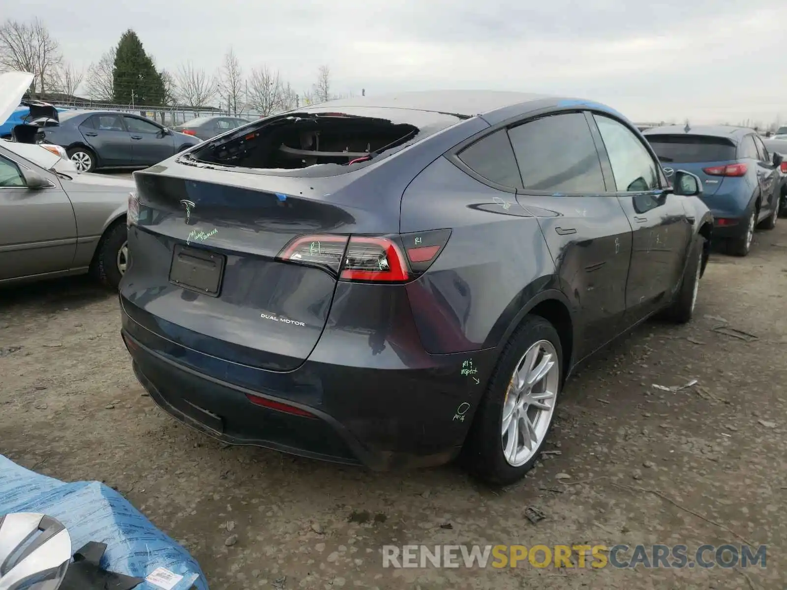 4 Photograph of a damaged car 5YJYGDEE3LF050911 TESLA MODEL Y 2020