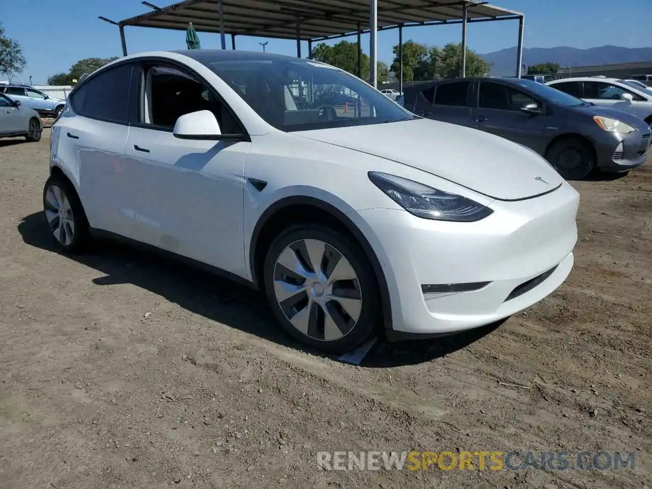 4 Photograph of a damaged car 5YJYGDEE3LF054604 TESLA MODEL Y 2020