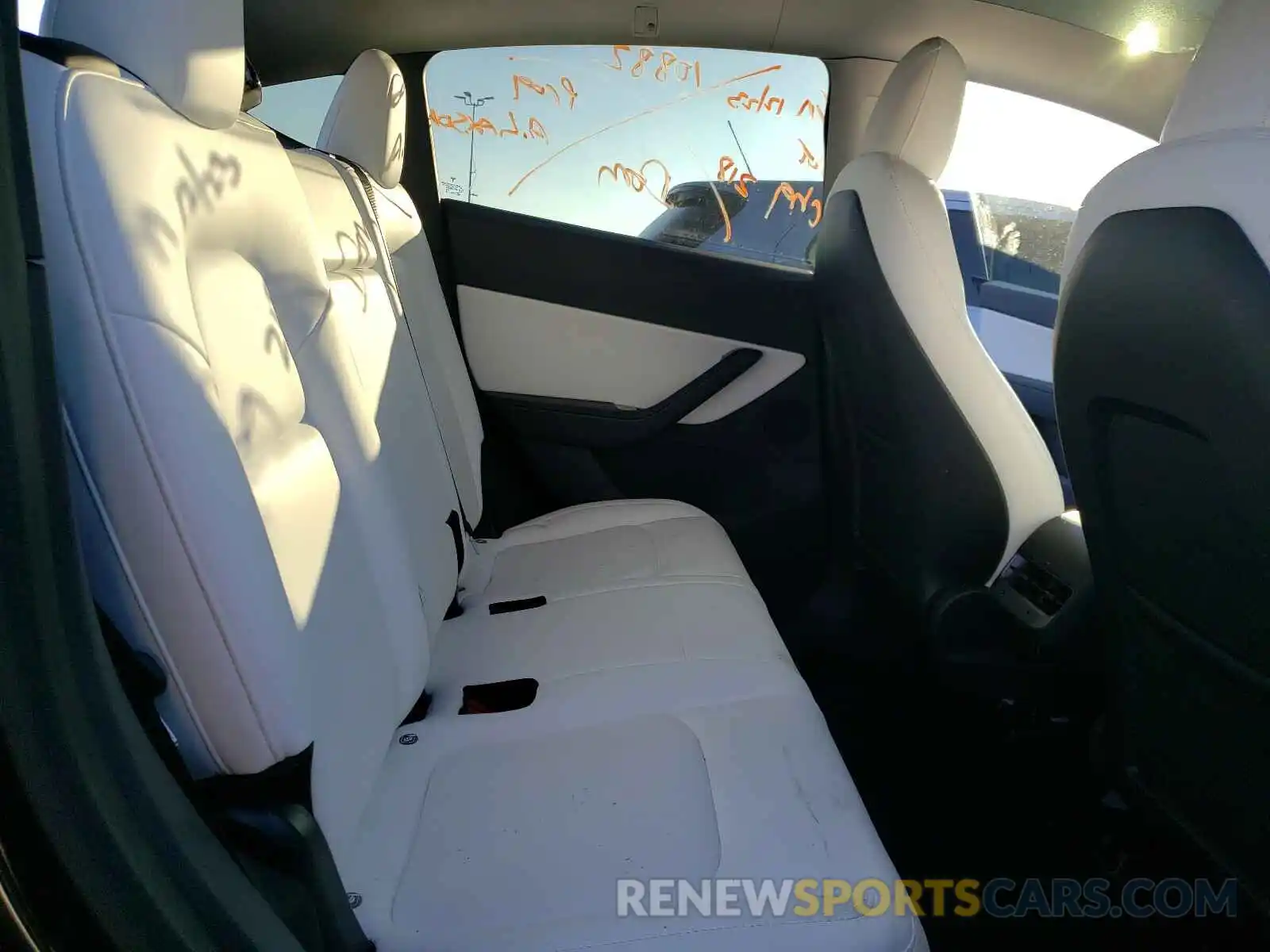 6 Photograph of a damaged car 5YJYGDEE3LF059835 TESLA MODEL Y 2020