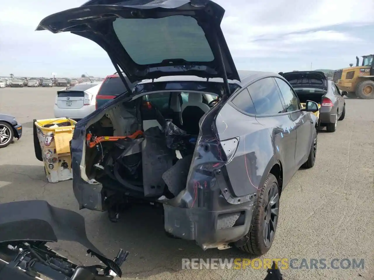 4 Photograph of a damaged car 5YJYGDEE4LF018470 TESLA MODEL Y 2020