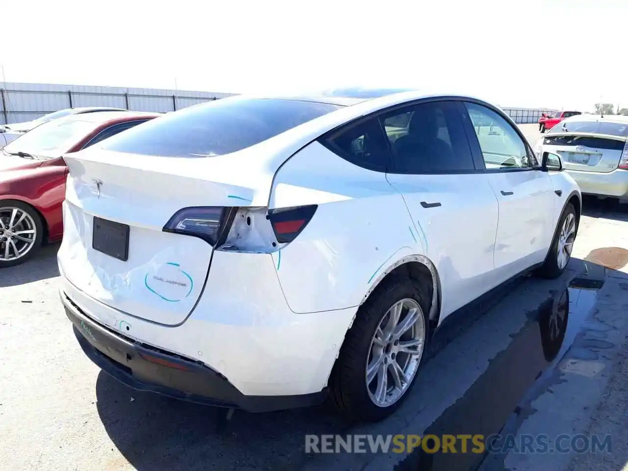 4 Photograph of a damaged car 5YJYGDEE4LF023958 TESLA MODEL Y 2020