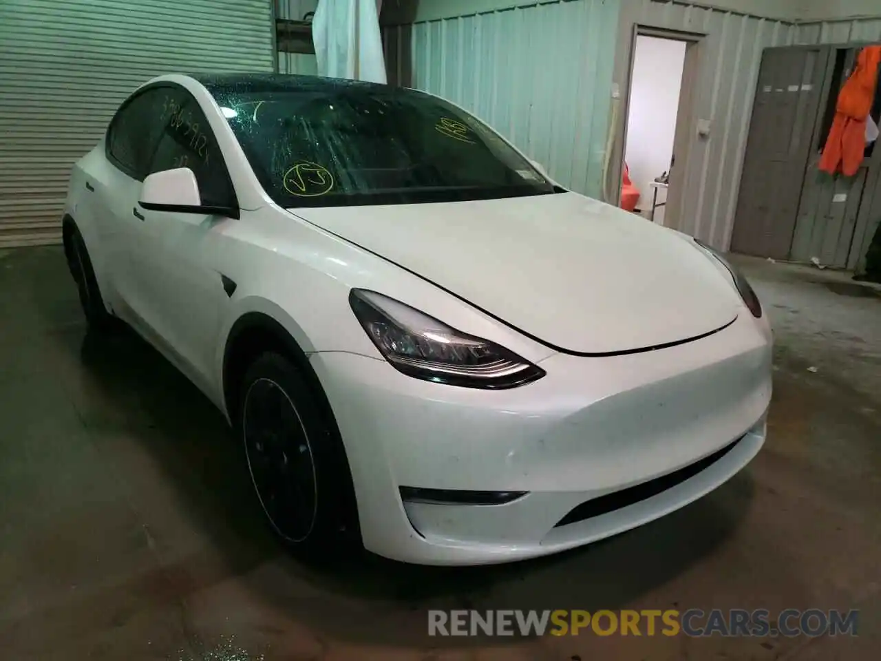 1 Photograph of a damaged car 5YJYGDEE4LF026570 TESLA MODEL Y 2020