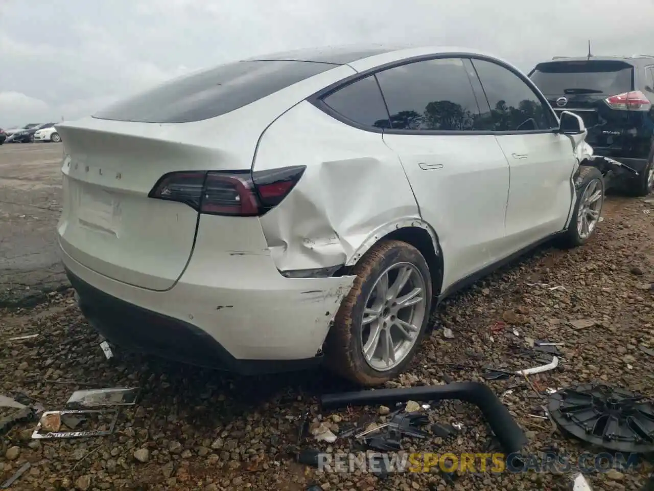 4 Photograph of a damaged car 5YJYGDEE4LF027525 TESLA MODEL Y 2020