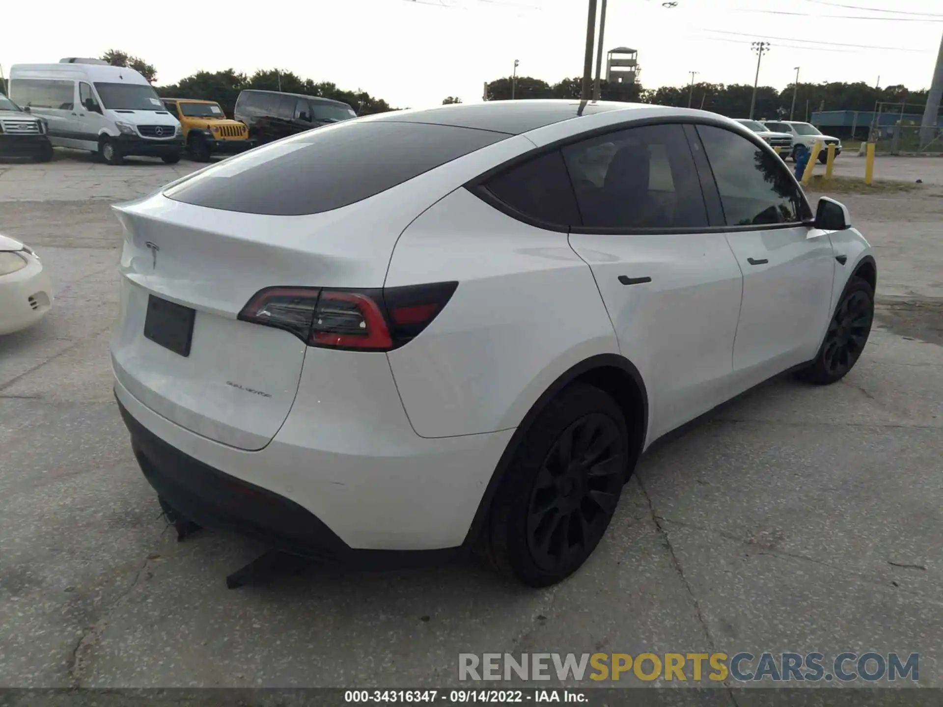 4 Фотография поврежденного автомобиля 5YJYGDEE4LF040310 TESLA MODEL Y 2020