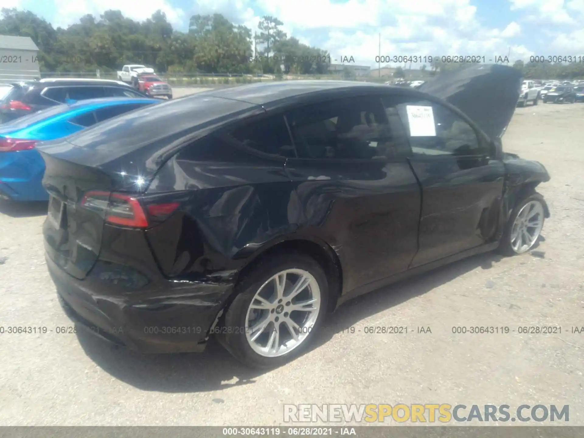 4 Photograph of a damaged car 5YJYGDEE4LF043014 TESLA MODEL Y 2020