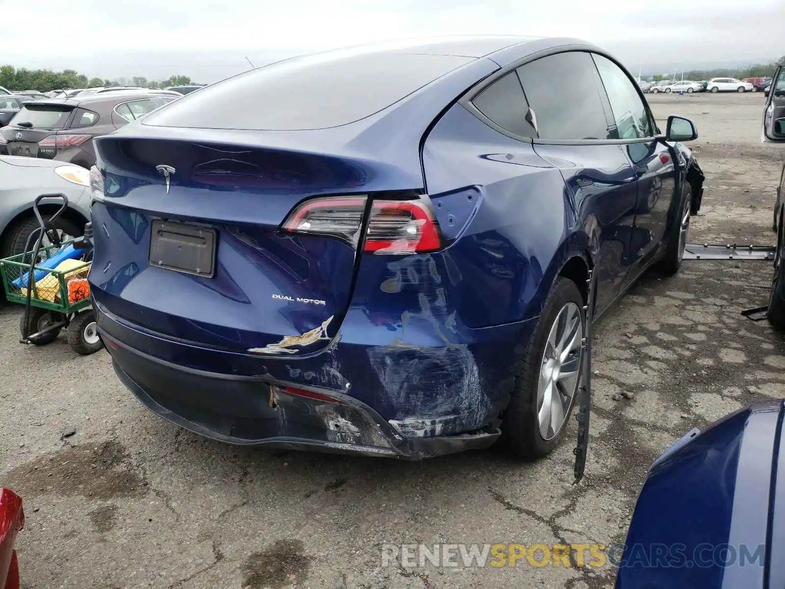 4 Photograph of a damaged car 5YJYGDEE4LF047533 TESLA MODEL Y 2020