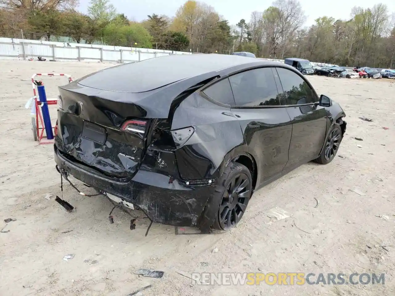 4 Фотография поврежденного автомобиля 5YJYGDEE4LF048391 TESLA MODEL Y 2020