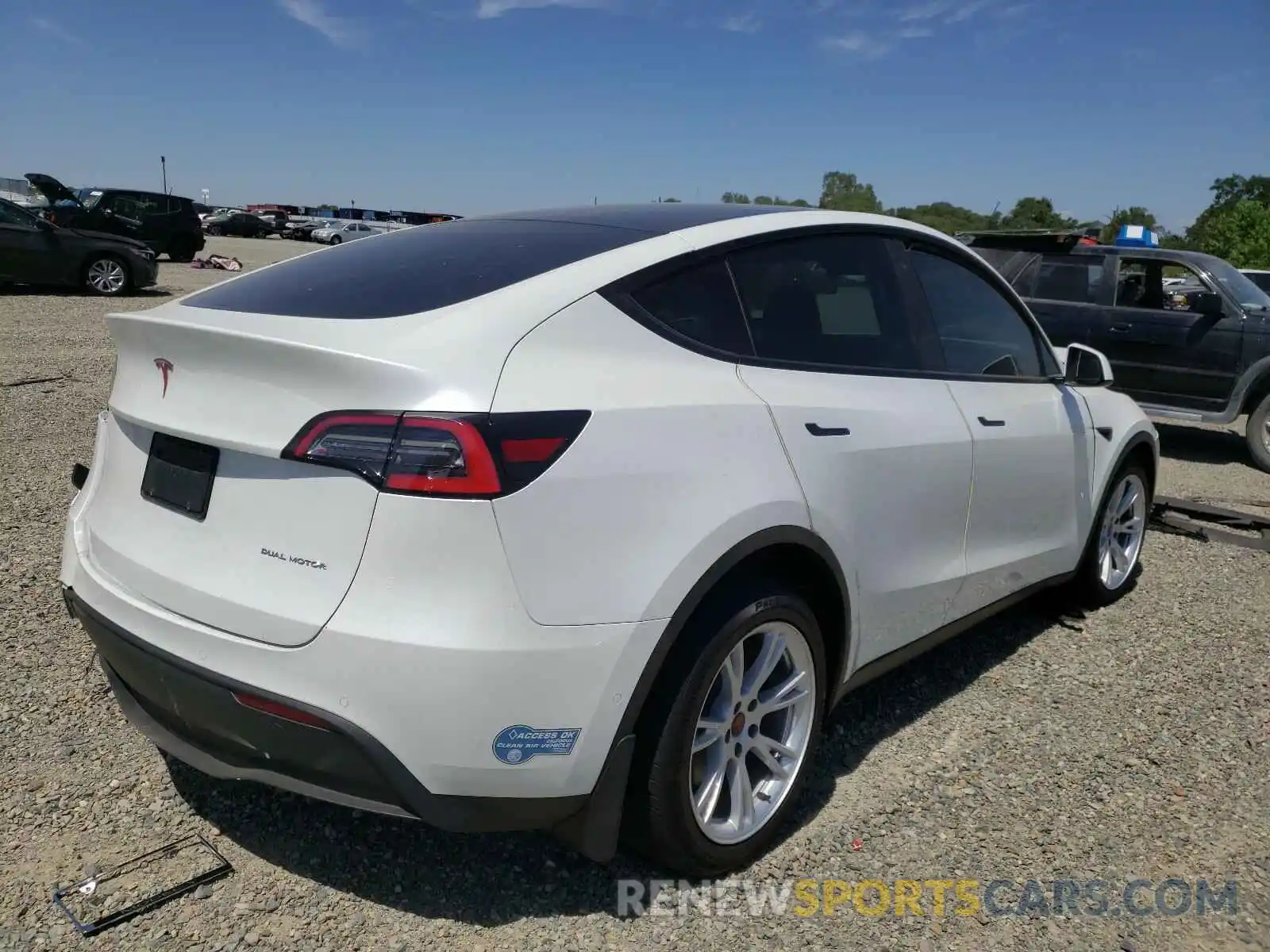 4 Photograph of a damaged car 5YJYGDEE4LF050545 TESLA MODEL Y 2020