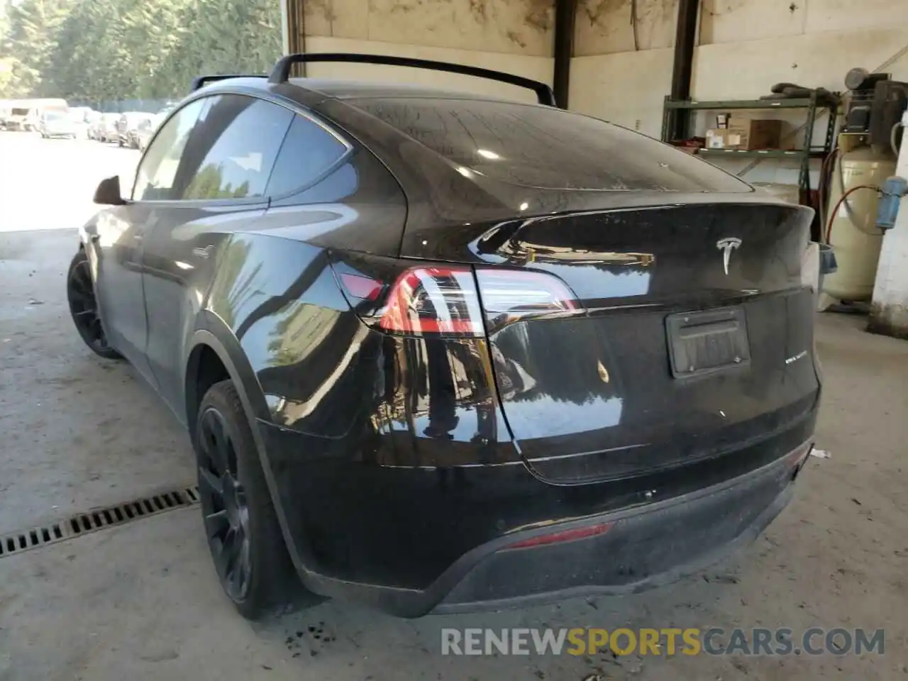 3 Photograph of a damaged car 5YJYGDEE4LF052487 TESLA MODEL Y 2020