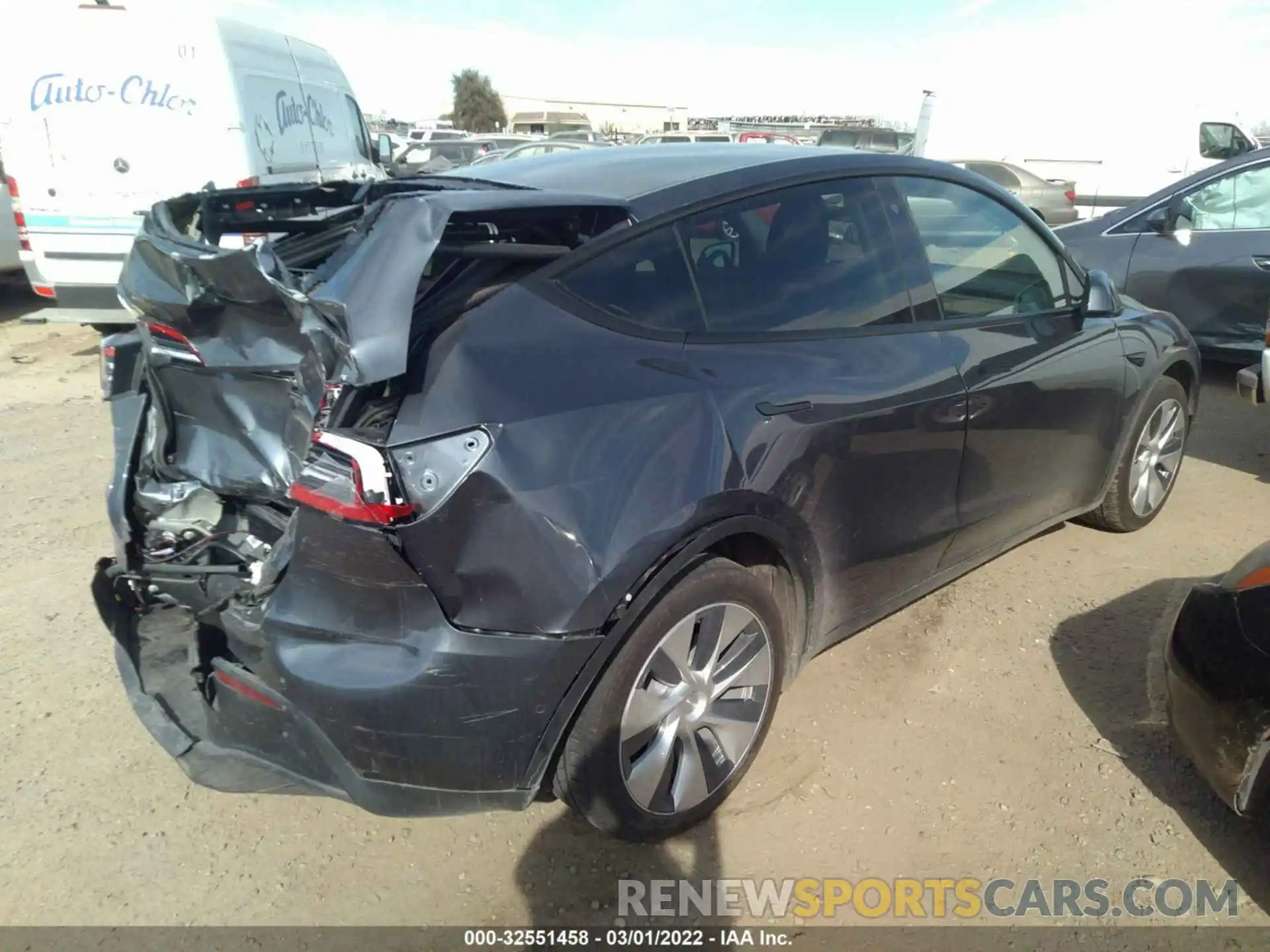 4 Photograph of a damaged car 5YJYGDEE4LF055051 TESLA MODEL Y 2020