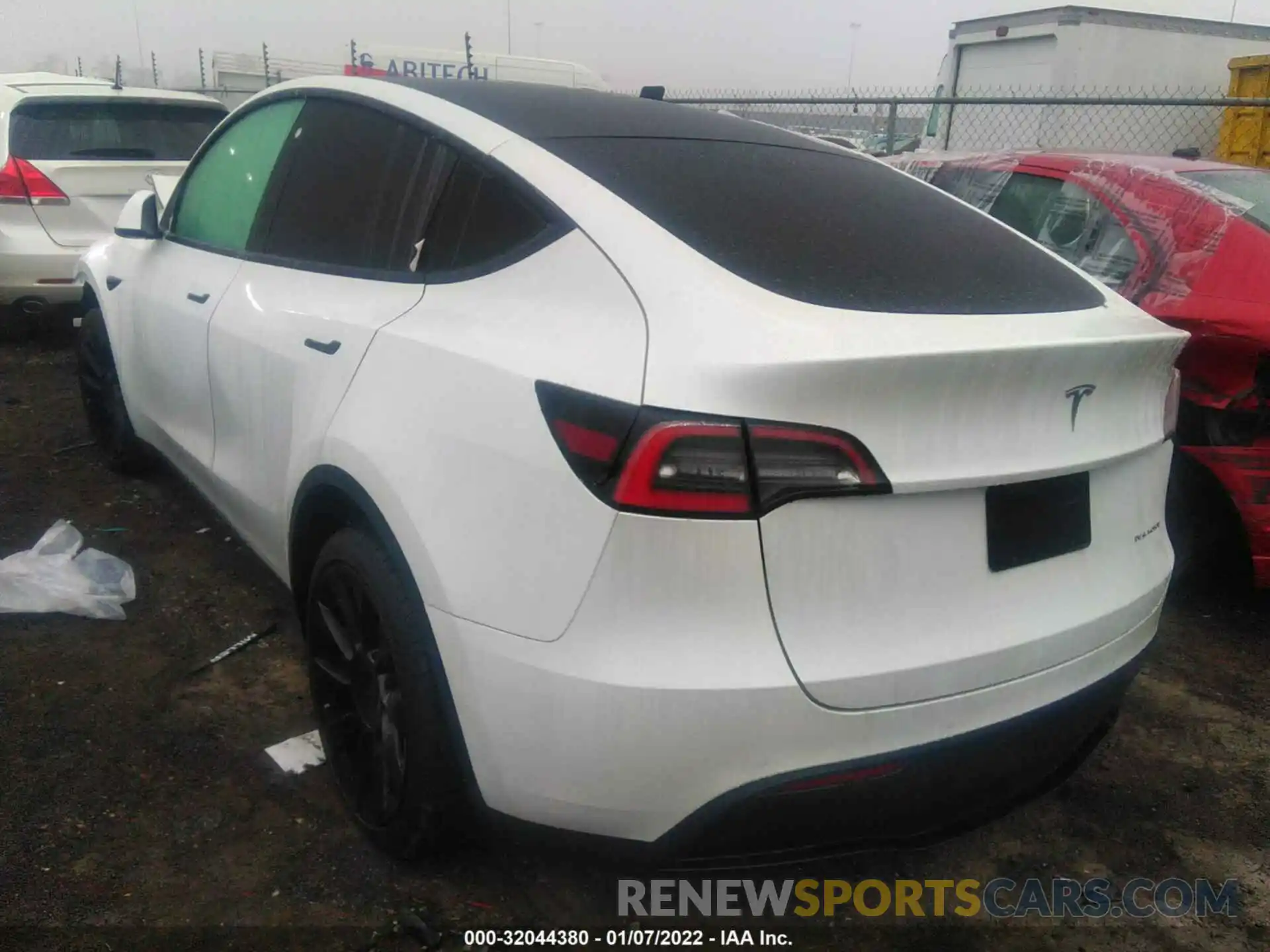 3 Фотография поврежденного автомобиля 5YJYGDEE4LF056443 TESLA MODEL Y 2020