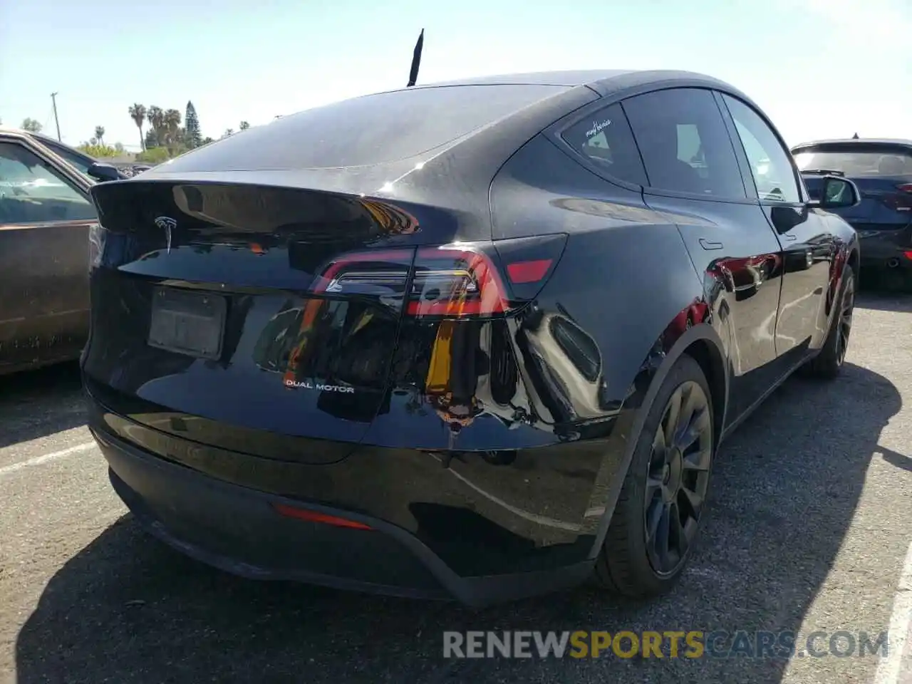 4 Photograph of a damaged car 5YJYGDEE4LF059570 TESLA MODEL Y 2020