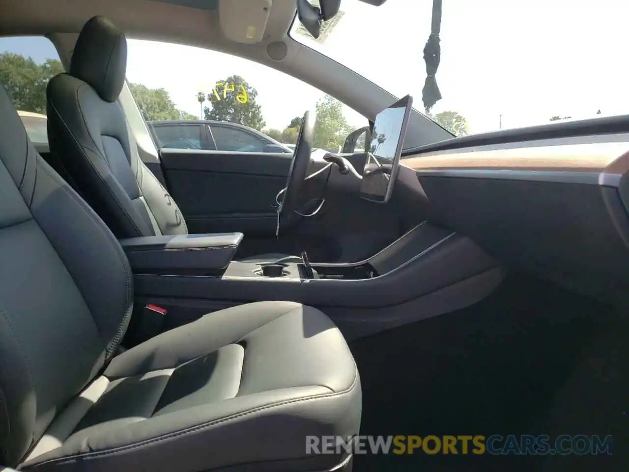 5 Photograph of a damaged car 5YJYGDEE4LF059570 TESLA MODEL Y 2020