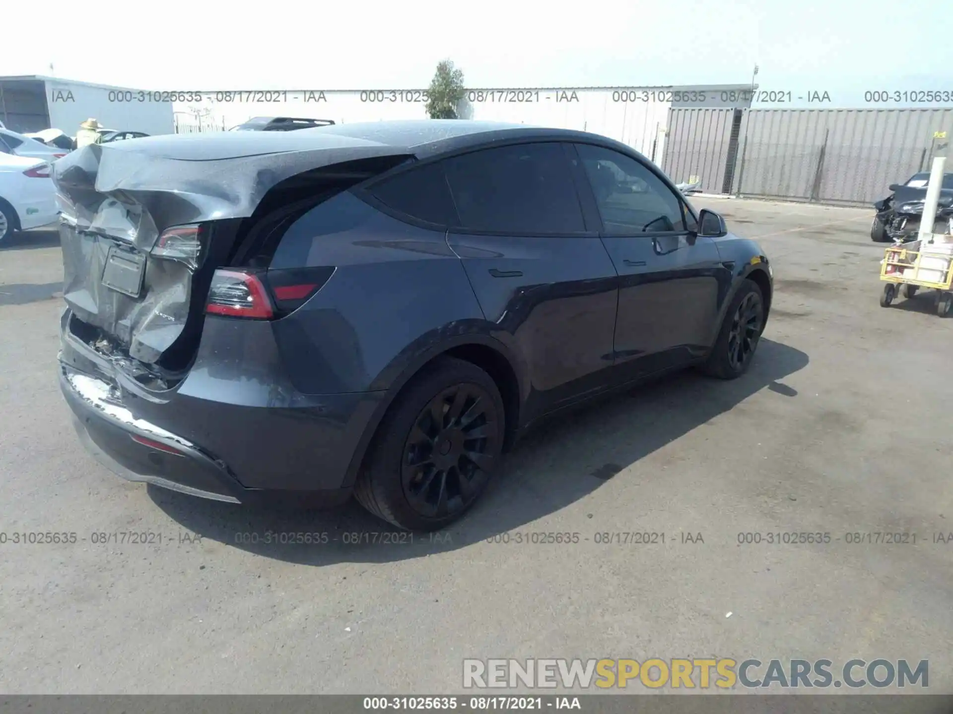 4 Фотография поврежденного автомобиля 5YJYGDEE5LF008482 TESLA MODEL Y 2020