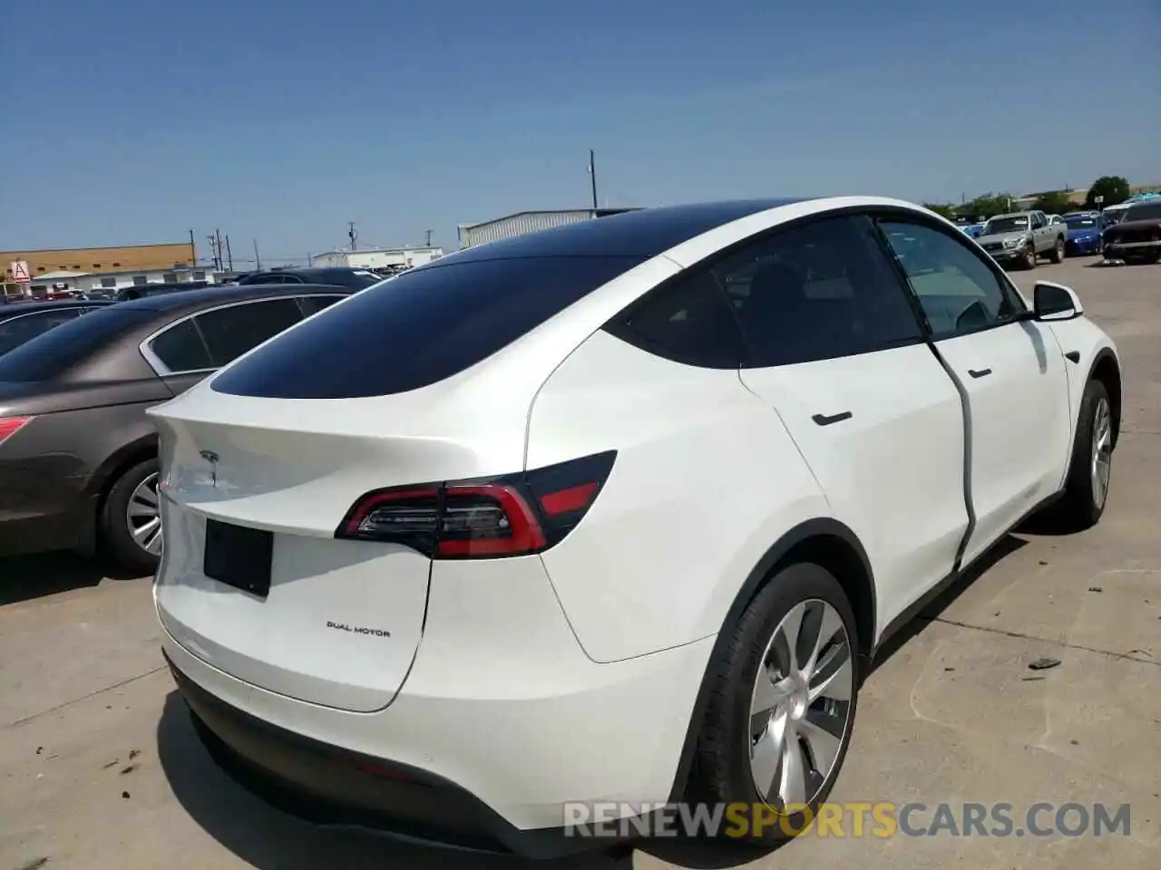 4 Photograph of a damaged car 5YJYGDEE5LF011799 TESLA MODEL Y 2020